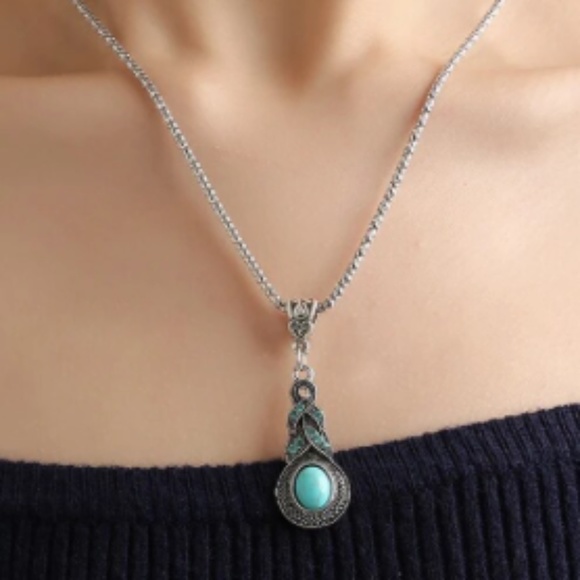 Necklace and earring set for those who like traditional designs - Picture 2 of 4